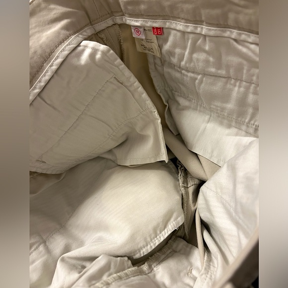 EUC women’s Uniqlo beige cotton straight leg pants Sz 12 - Picture 6 of 7